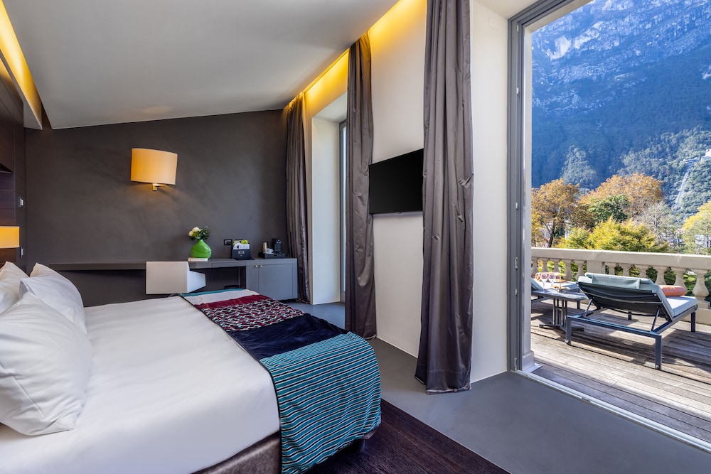 Lido Palace - The Leading Hotels of the World — Hotel rooms in Riva del Garda, Trentino-Alto Adige