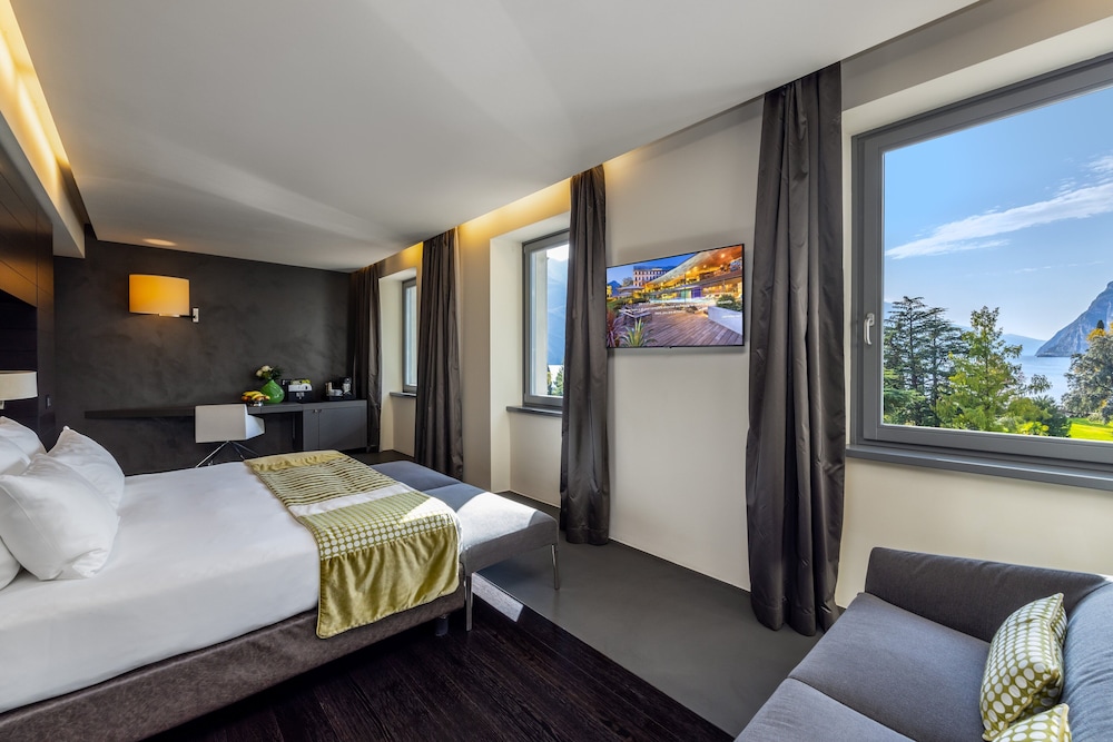 Lido Palace - The Leading Hotels of the World — Hotel rooms in Riva del Garda, Trentino-Alto Adige