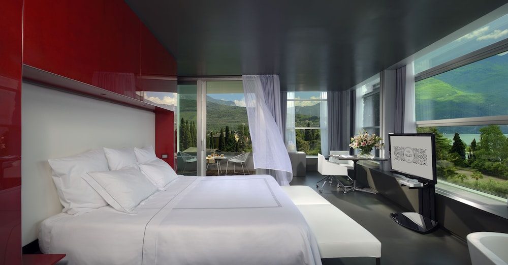 Lido Palace - The Leading Hotels of the World — Hotel rooms in Riva del Garda, Trentino-Alto Adige