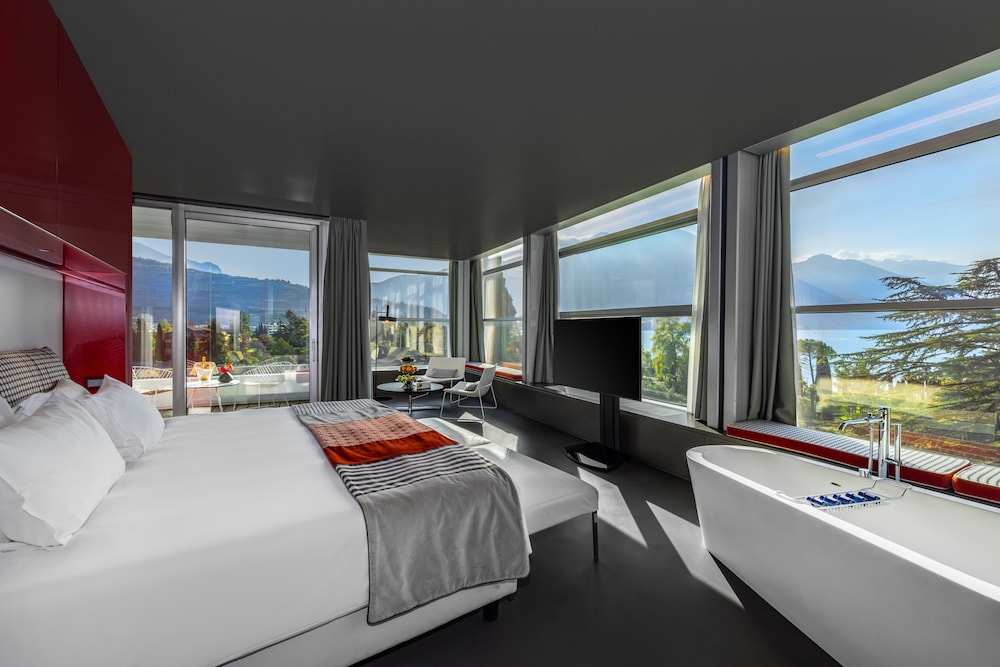 Lido Palace - The Leading Hotels of the World — Hotel rooms in Riva del Garda, Trentino-Alto Adige