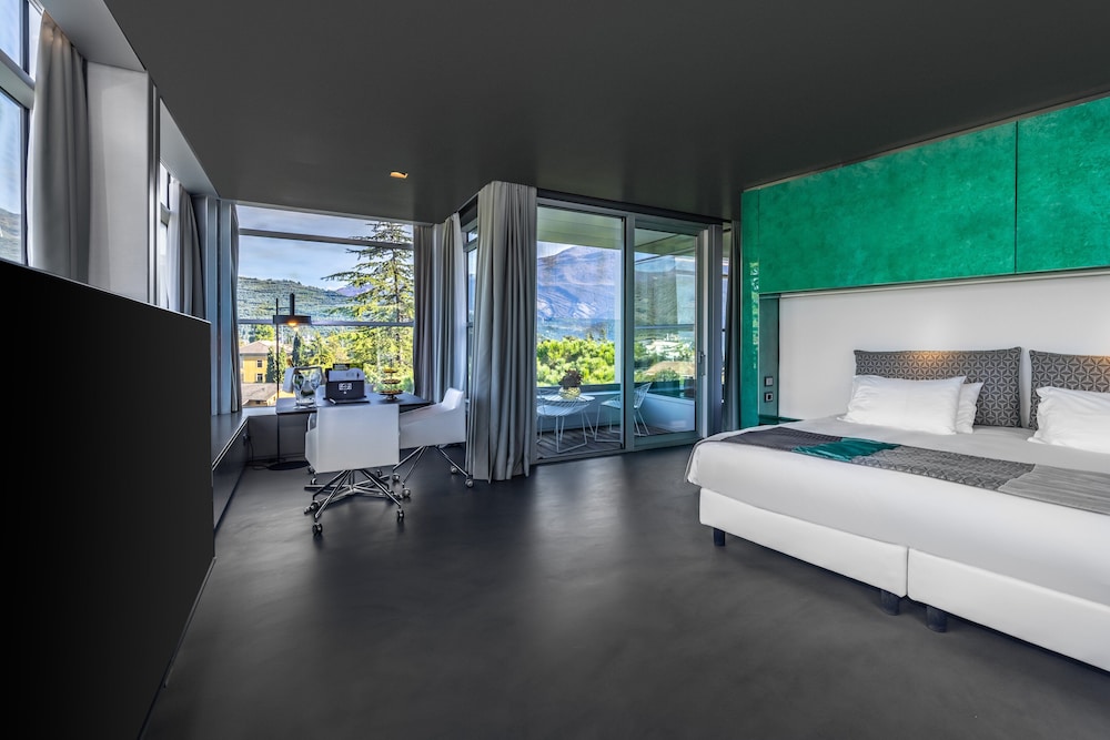Lido Palace - The Leading Hotels of the World — Hotel rooms in Riva del Garda, Trentino-Alto Adige