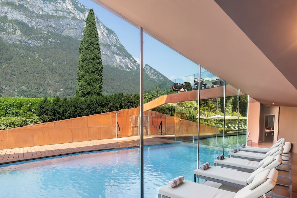 Lido Palace - The Leading Hotels of the World — Swimming pool in Riva del Garda, Trentino-Alto Adige