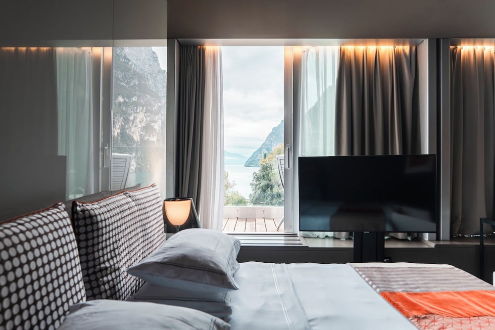 Lido Palace - The Leading Hotels of the World — Hotel rooms in Riva del Garda, Trentino-Alto Adige