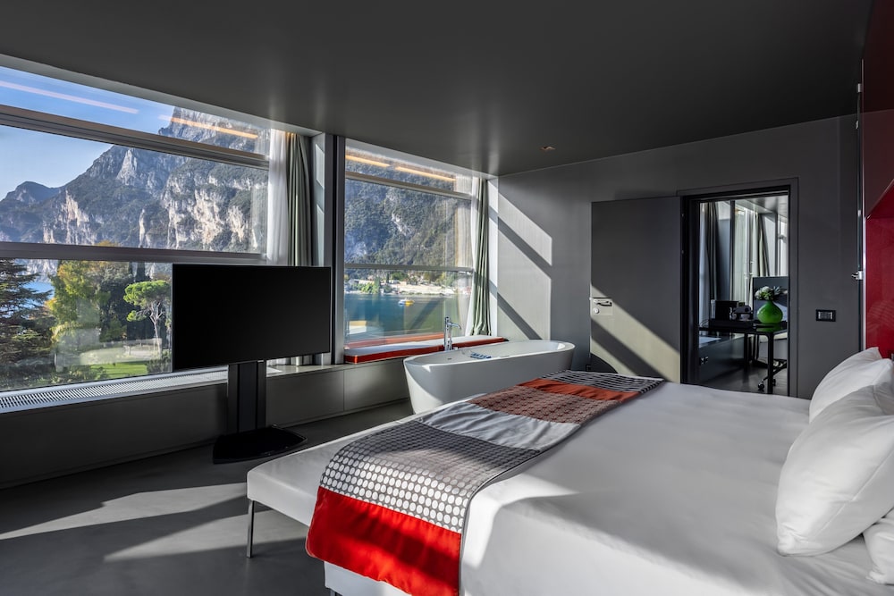 Lido Palace - The Leading Hotels of the World — Hotel rooms in Riva del Garda, Trentino-Alto Adige