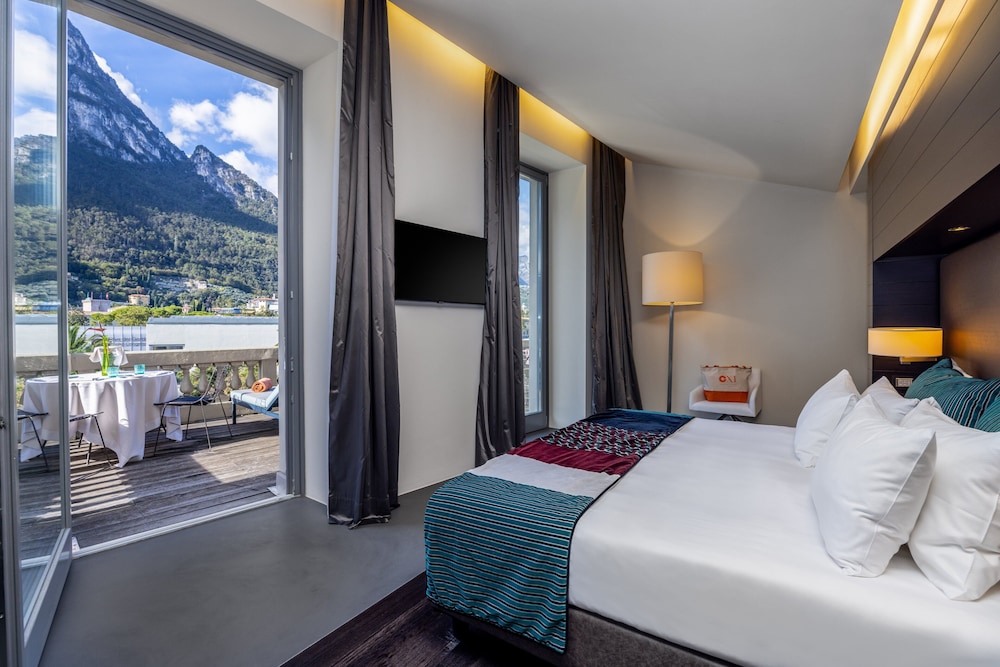 Lido Palace - The Leading Hotels of the World — Hotel rooms in Riva del Garda, Trentino-Alto Adige
