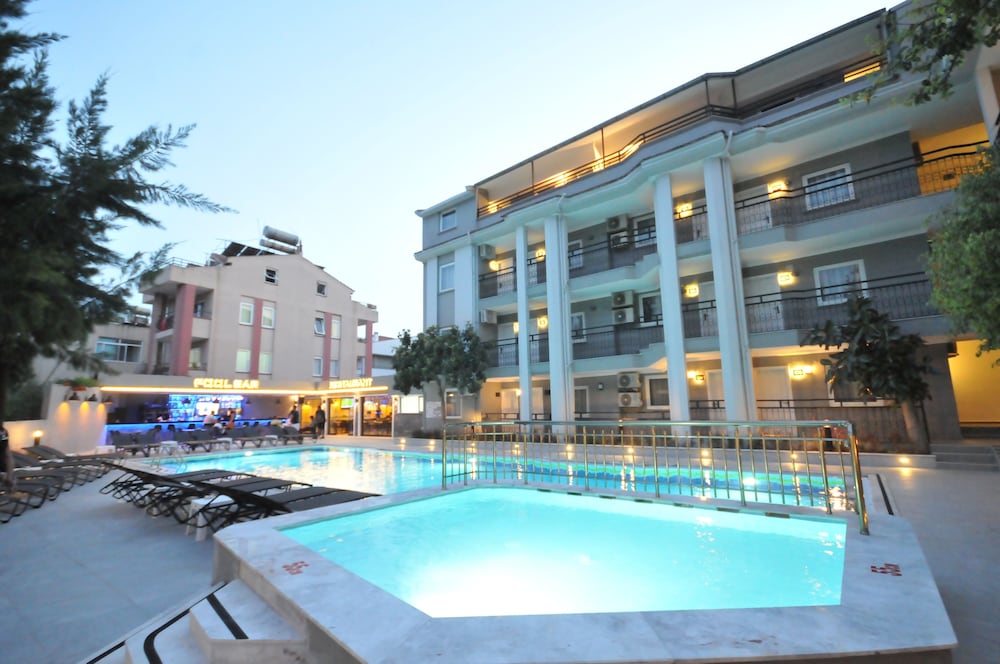Club Sema Suite Hotel — Swimming pool in Marmaris, Mugla