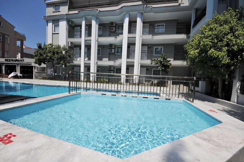 Club Sema Suite Hotel — Swimming pool in Marmaris, Mugla
