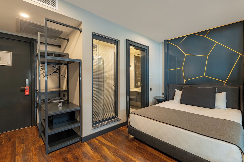 Lucky Monkey Hotel — Hotel rooms in Antalya