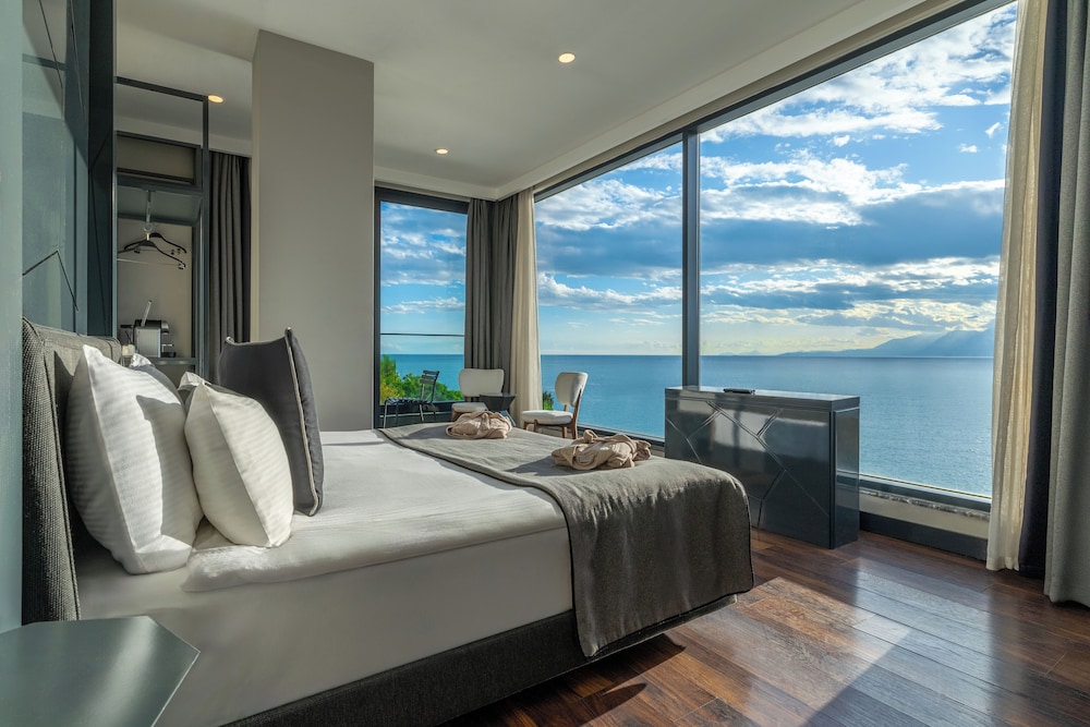 Lucky Monkey Hotel — Hotel rooms in Antalya