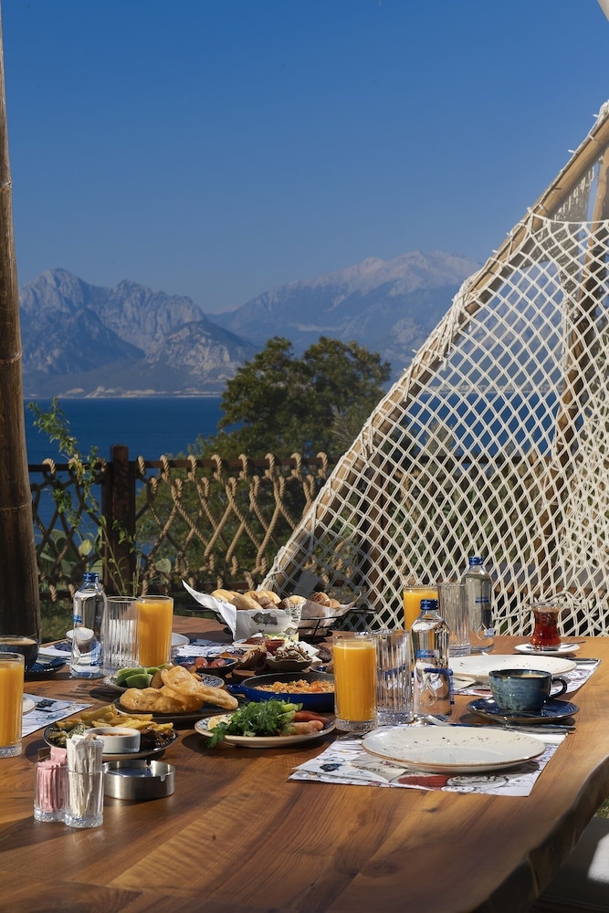Lucky Monkey Hotel — Restaurant & bars in Antalya