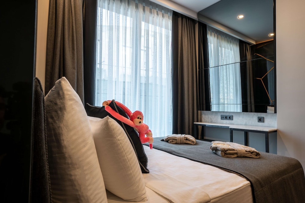 Lucky Monkey Hotel — Hotel rooms in Antalya