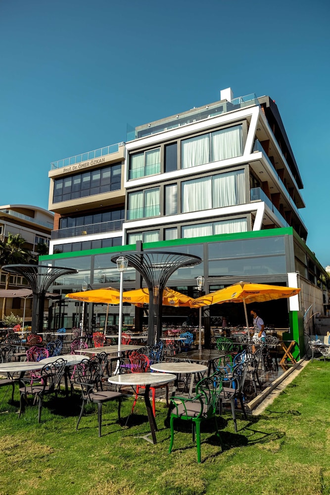 Lucky Monkey Hotel — Restaurant & bars in Antalya
