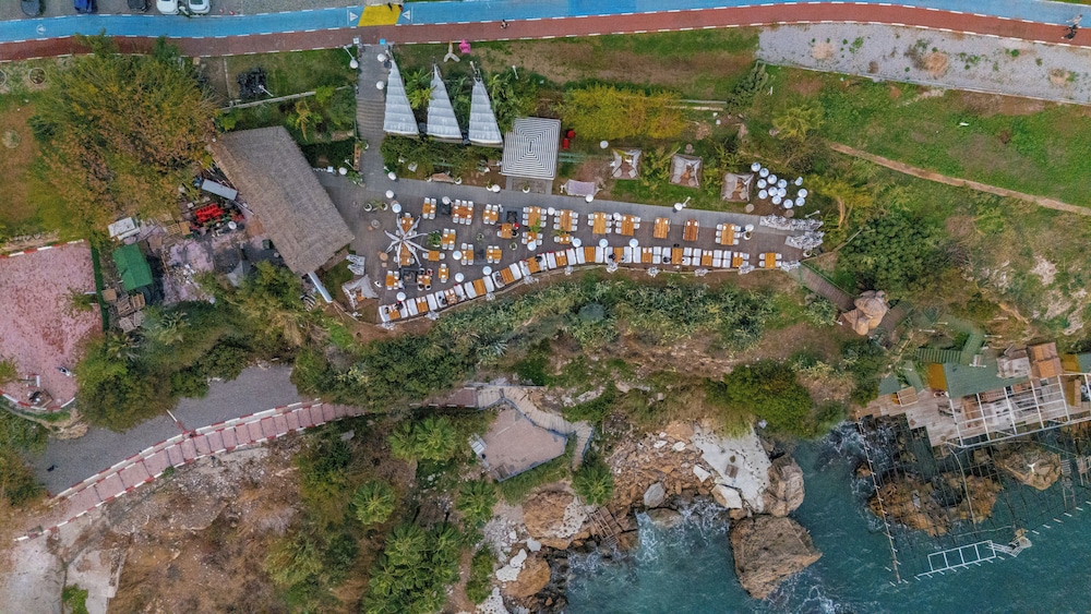 Lucky Monkey Hotel — Restaurant & bars in Antalya