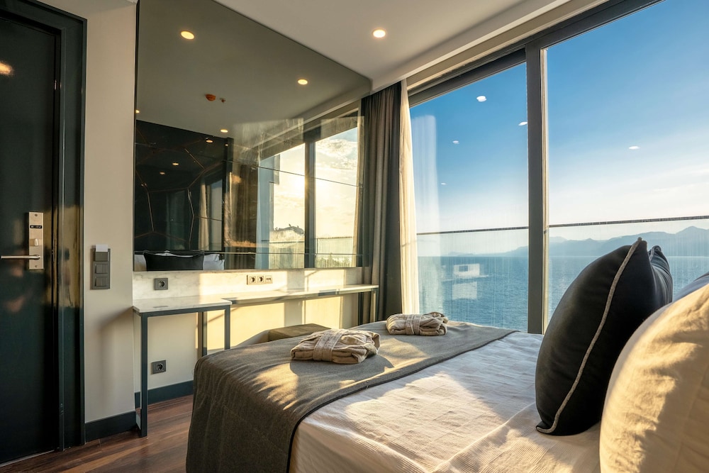 Lucky Monkey Hotel — Hotel rooms in Antalya
