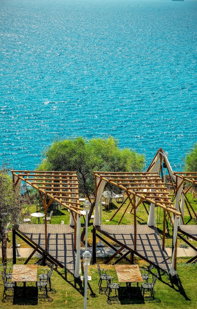 Lucky Monkey Hotel — Restaurant & bars in Antalya