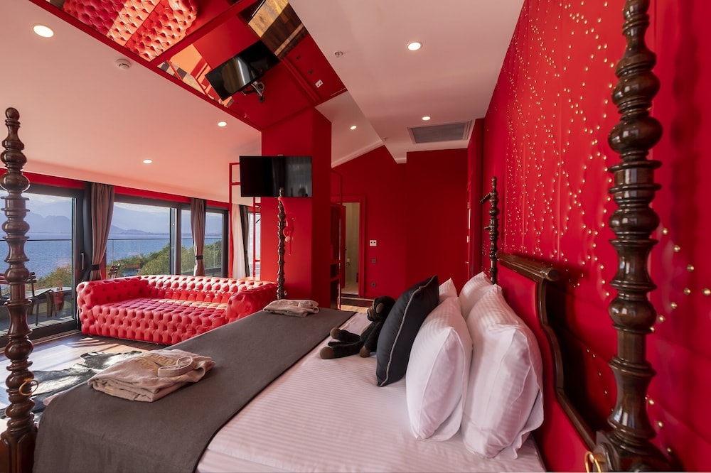 Lucky Monkey Hotel — Hotel rooms in Antalya