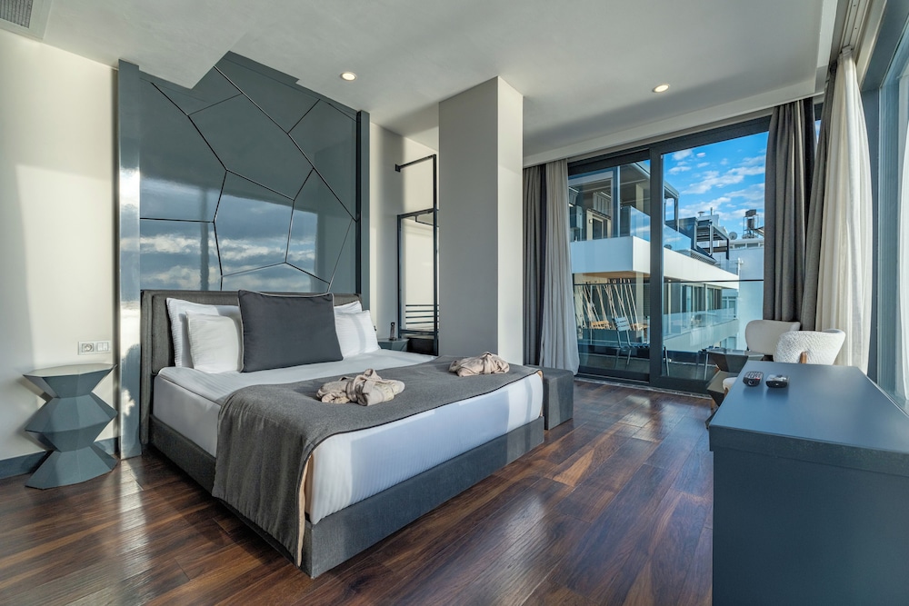 Lucky Monkey Hotel — Hotel rooms in Antalya