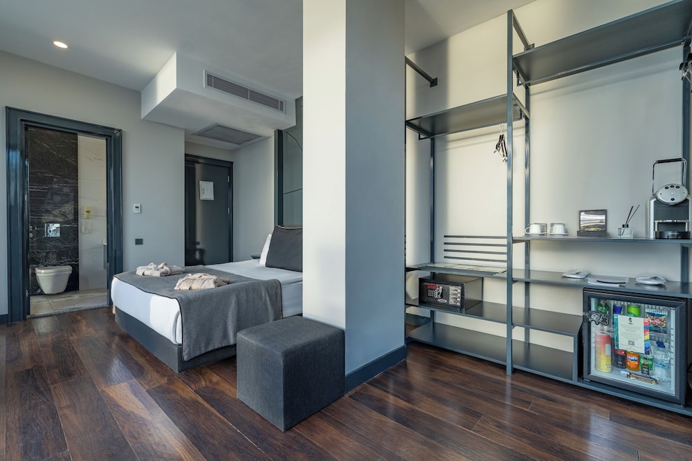 Lucky Monkey Hotel — Hotel rooms in Antalya
