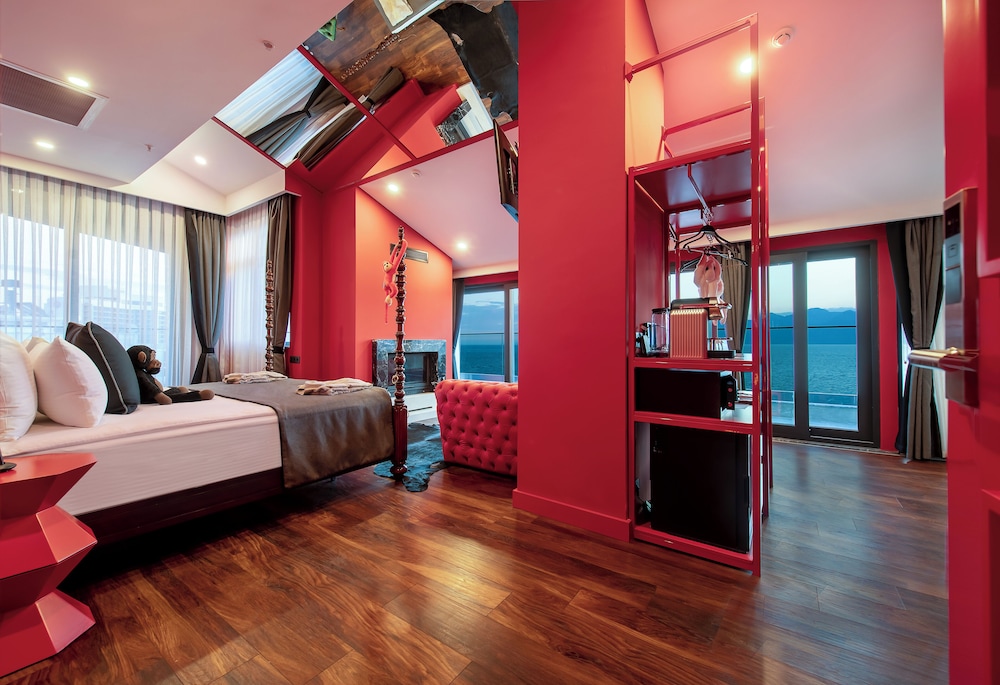 Lucky Monkey Hotel — Hotel rooms in Antalya