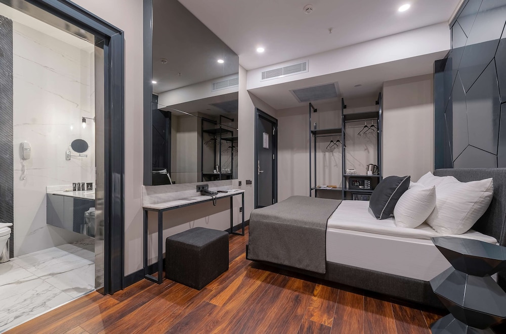 Lucky Monkey Hotel — Hotel rooms in Antalya