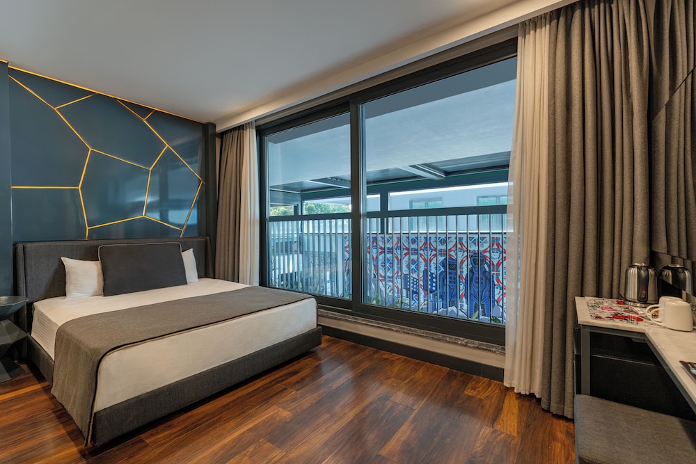 Lucky Monkey Hotel — Hotel rooms in Antalya