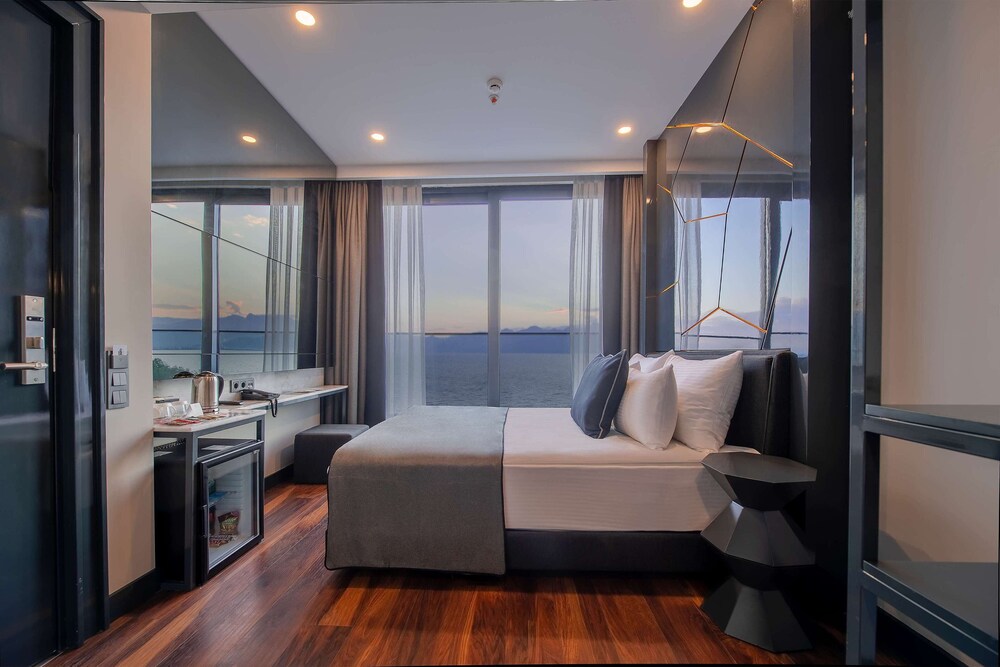 Lucky Monkey Hotel — Hotel rooms in Antalya