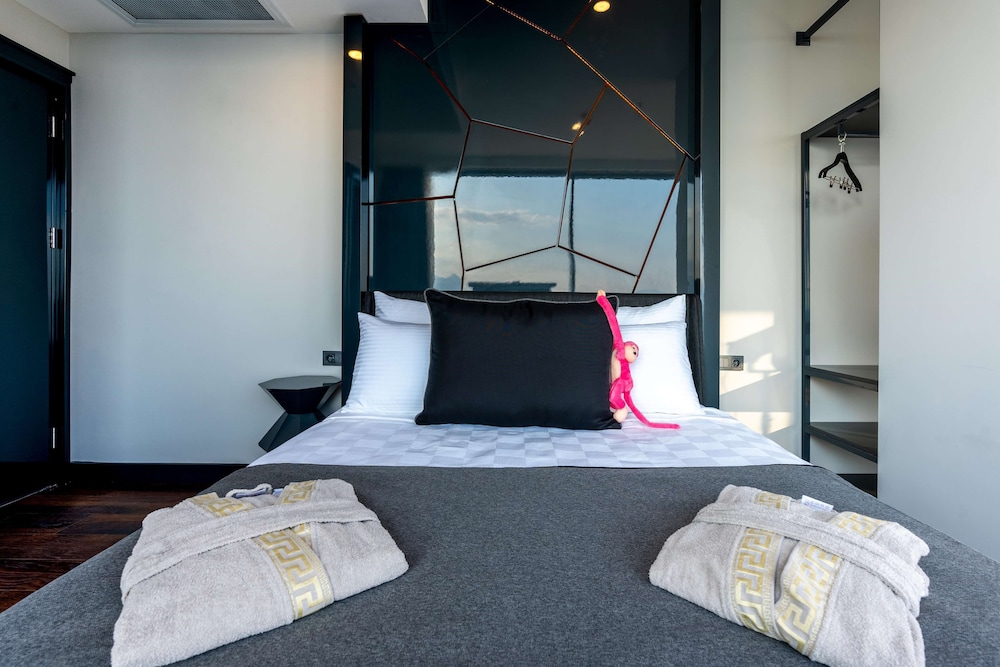 Lucky Monkey Hotel — Hotel rooms in Antalya