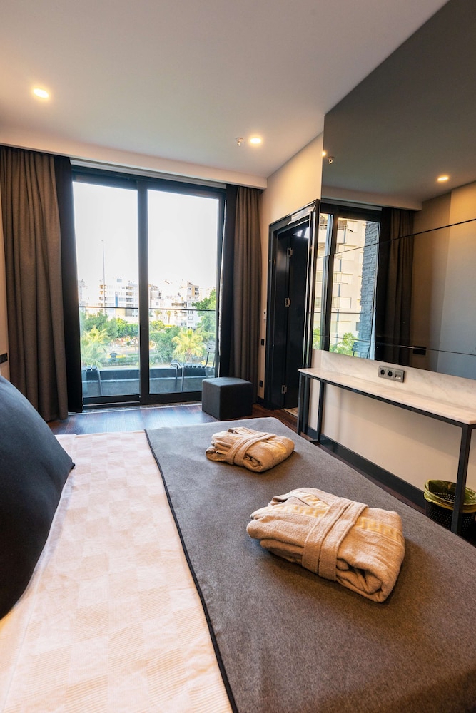 Lucky Monkey Hotel — Hotel rooms in Antalya