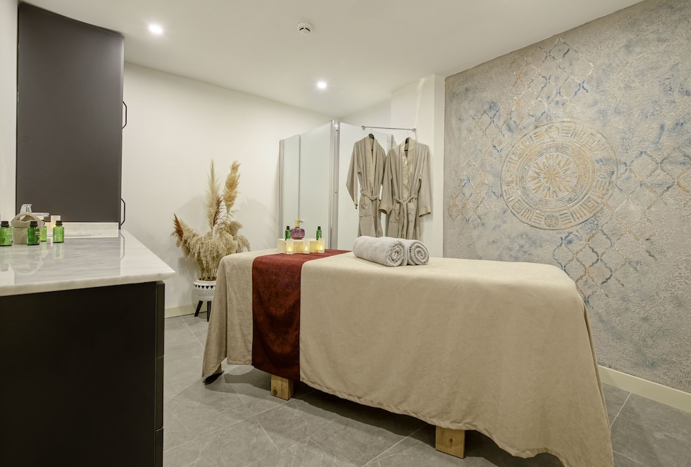Lucky Monkey Hotel — Spa in Antalya