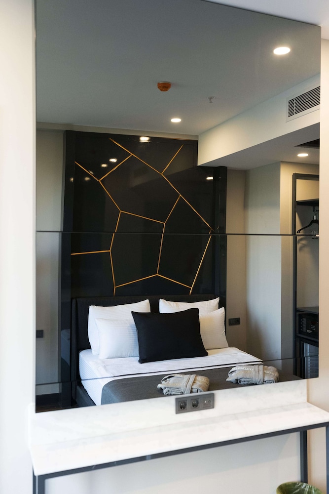 Lucky Monkey Hotel — Hotel rooms in Antalya