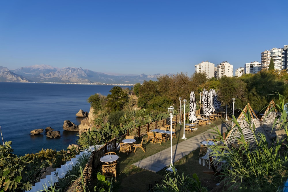 Lucky Monkey Hotel — Restaurant & bars in Antalya