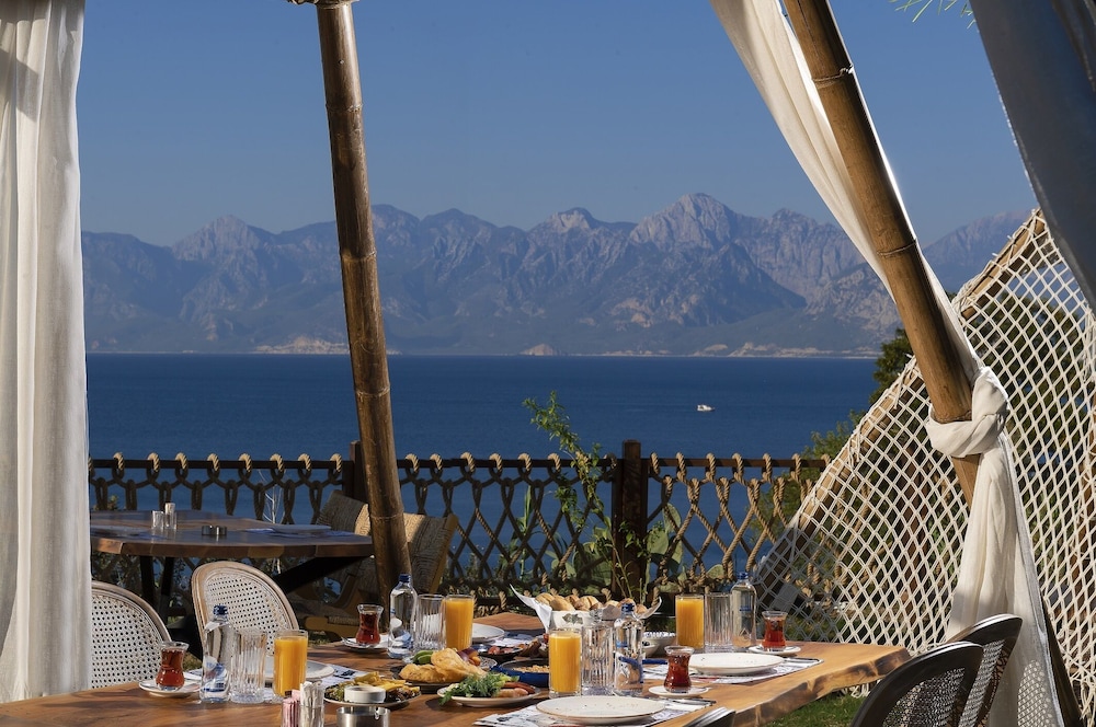 Lucky Monkey Hotel — Restaurant & bars in Antalya