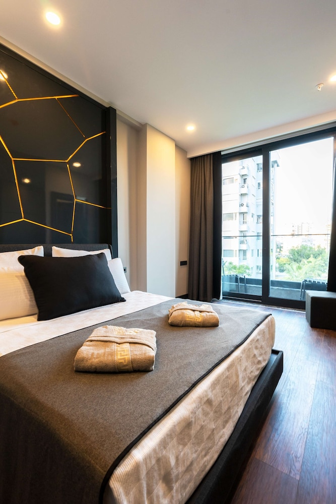 Lucky Monkey Hotel — Hotel rooms in Antalya
