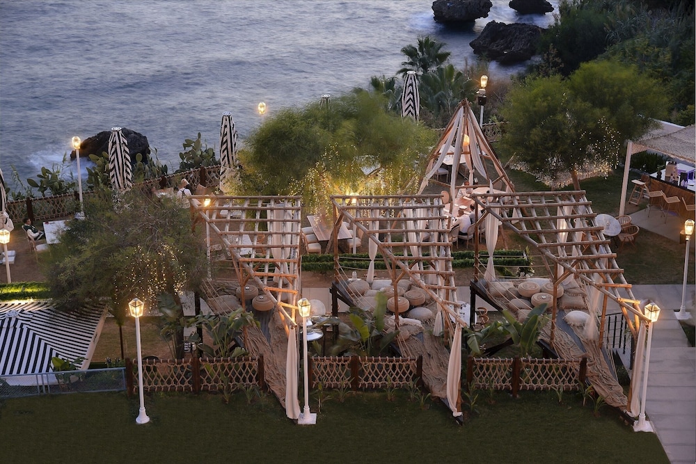 Lucky Monkey Hotel — Restaurant & bars in Antalya