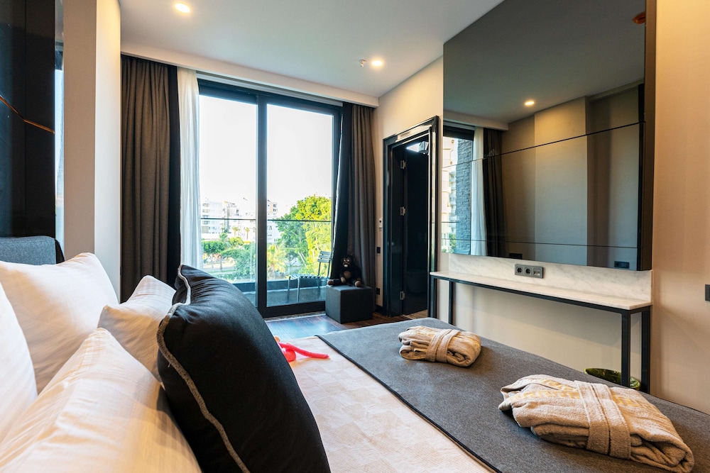 Lucky Monkey Hotel — Hotel rooms in Antalya