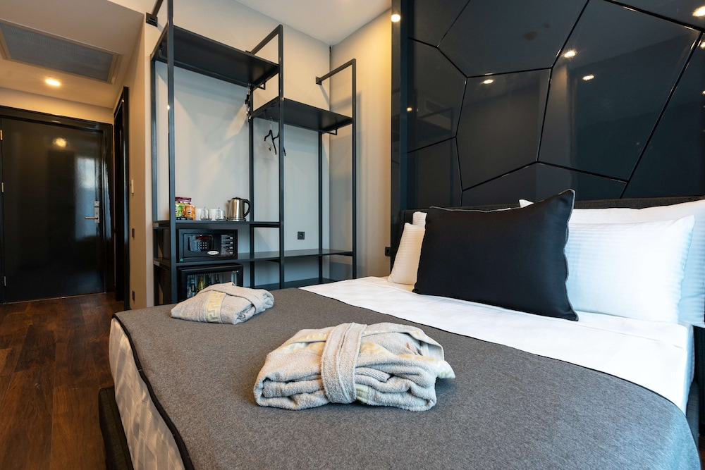Lucky Monkey Hotel — Hotel rooms in Antalya