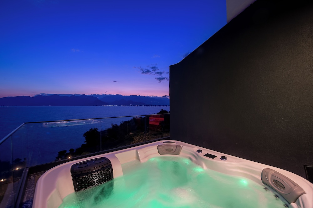 Lucky Monkey Hotel — Spa in Antalya