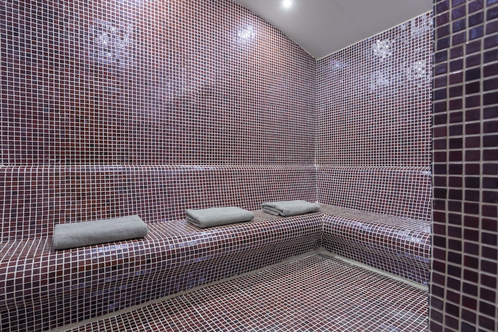 Lucky Monkey Hotel — Spa in Antalya