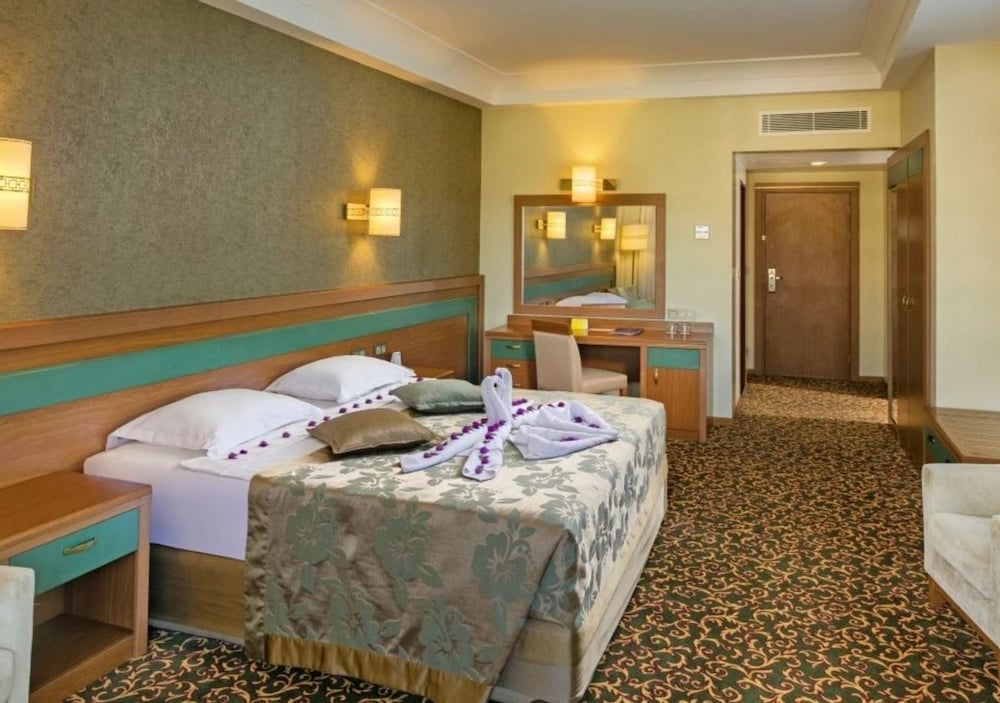 Özkaymak Select Hotel - Ultra All Inclusive — Hotel rooms in Avsallar