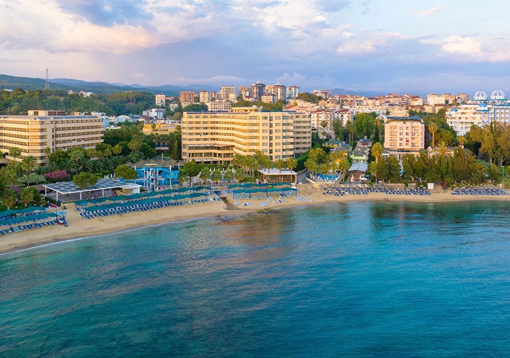 Özkaymak Select Hotel - Ultra All Inclusive — Beach in Avsallar