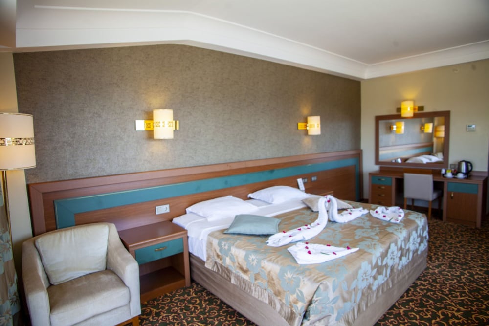 Özkaymak Select Hotel - Ultra All Inclusive — Hotel rooms in Avsallar