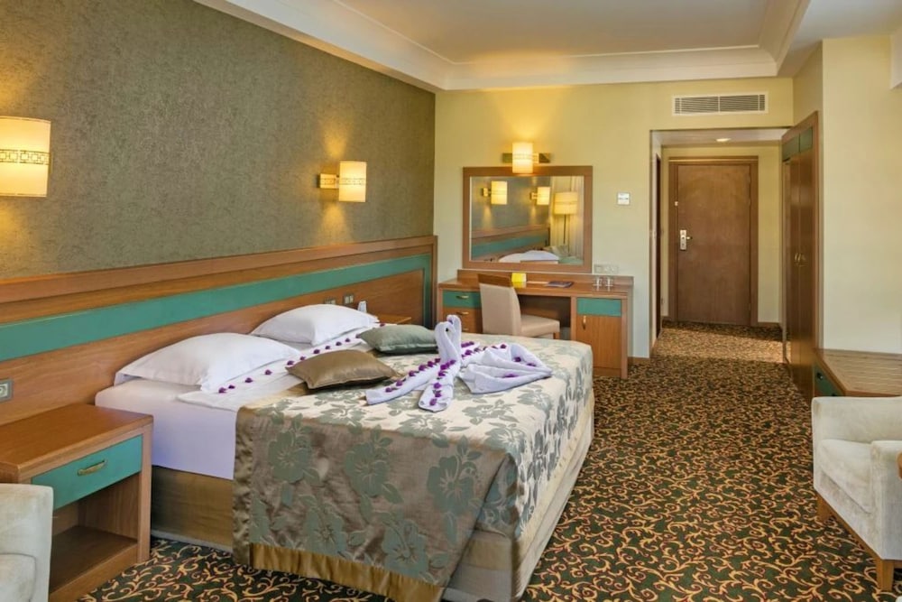 Özkaymak Select Hotel - Ultra All Inclusive — Hotel rooms in Avsallar