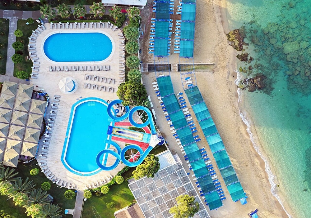 Özkaymak Select Hotel - Ultra All Inclusive — Swimming pool in Avsallar