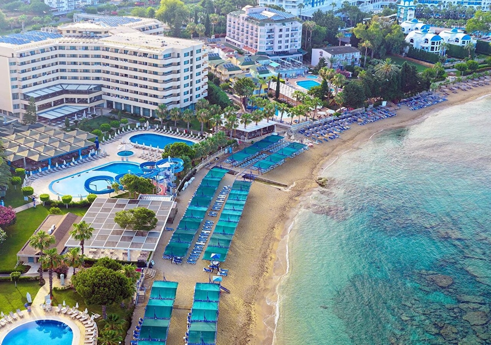 Özkaymak Select Hotel - Ultra All Inclusive — Beach in Avsallar