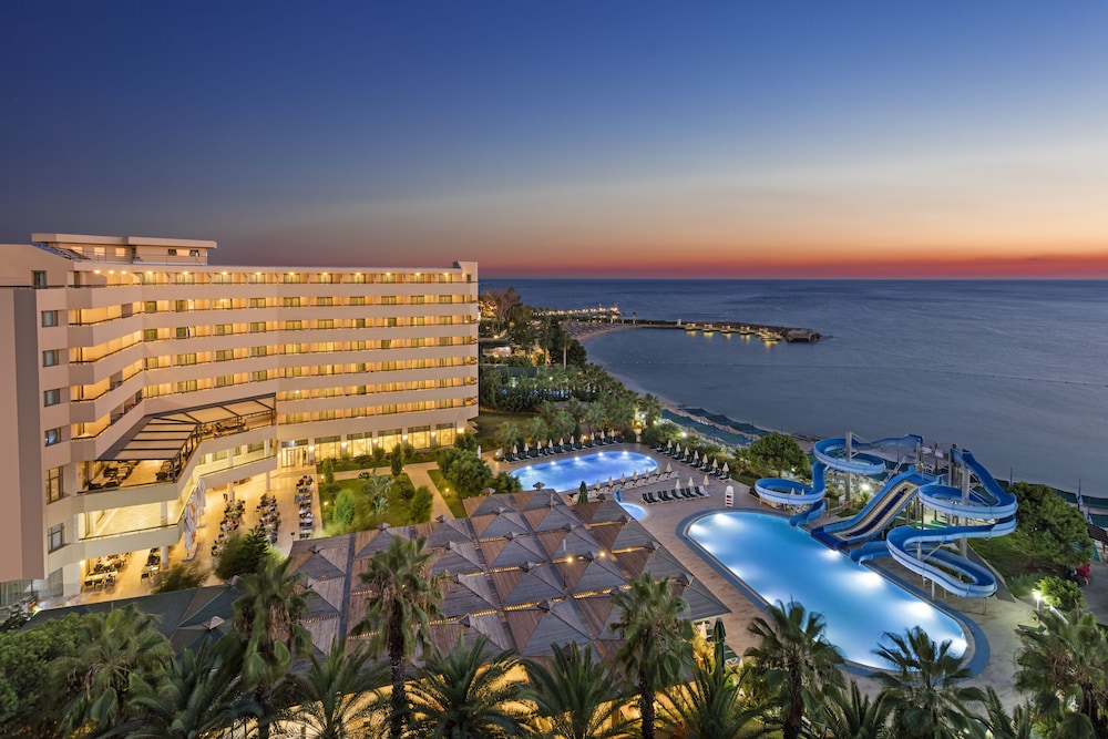 Özkaymak Select Hotel - Ultra All Inclusive — Swimming pool in Avsallar