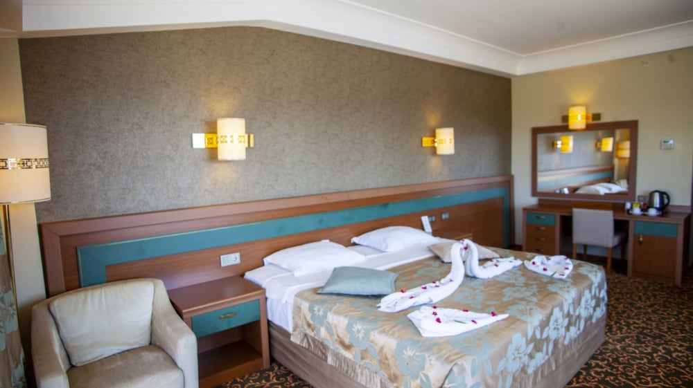 Özkaymak Select Hotel - Ultra All Inclusive — Hotel rooms in Avsallar