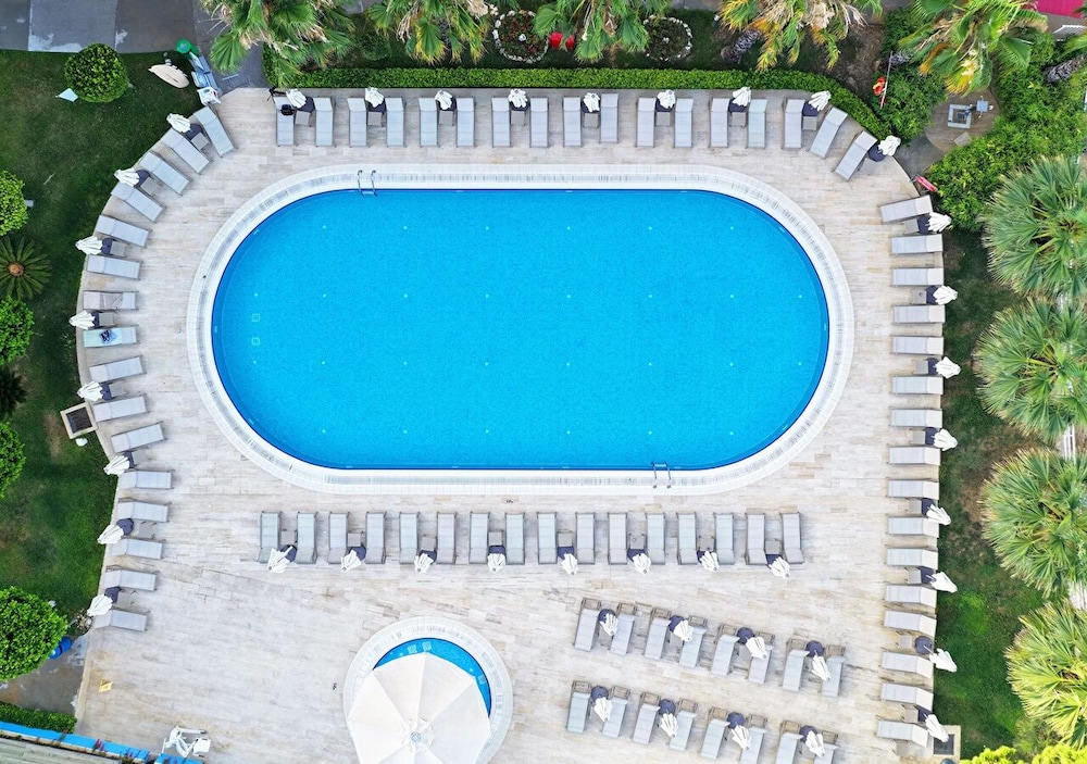 Özkaymak Select Hotel - Ultra All Inclusive — Swimming pool in Avsallar