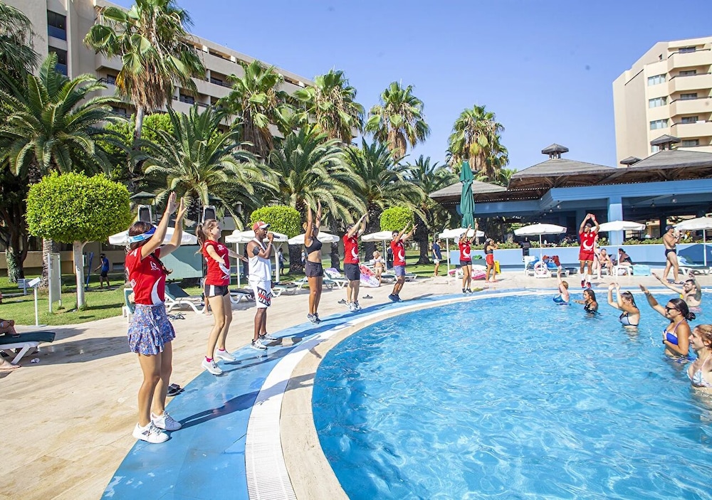 Özkaymak Select Hotel - Ultra All Inclusive — Swimming pool in Avsallar