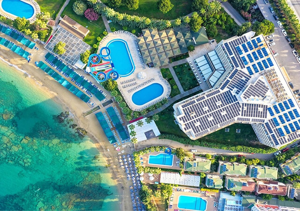 Özkaymak Select Hotel - Ultra All Inclusive — Hotel building in Avsallar