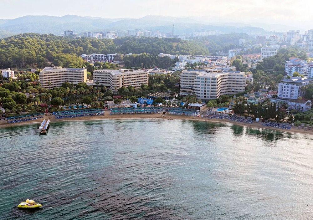 Özkaymak Select Hotel - Ultra All Inclusive — Beach in Avsallar